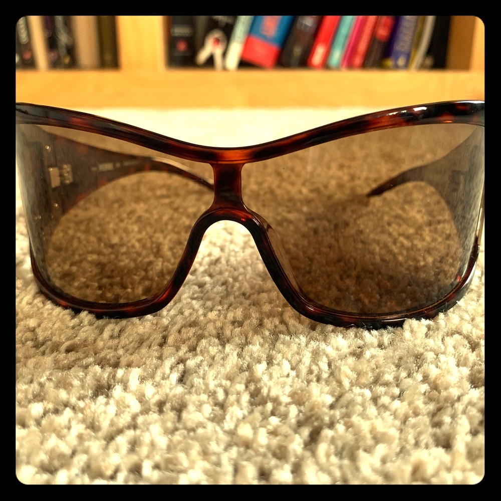 Vintage Gianfranco Ferre wrap around Sunglasses 😎